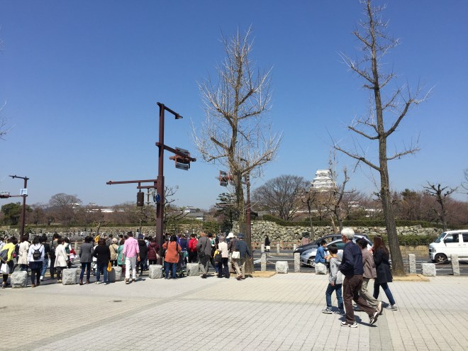 大家都是向著姬路城的方向走